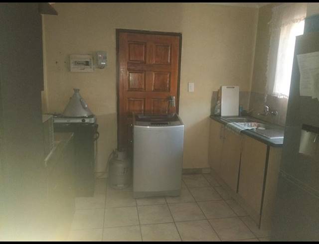 5 BEDROOM HOUSE FOR SALE IN OLIEVENHOUTBOSCH